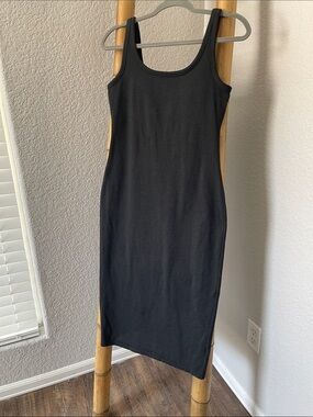 Vuori Halo Essential Midi Dress